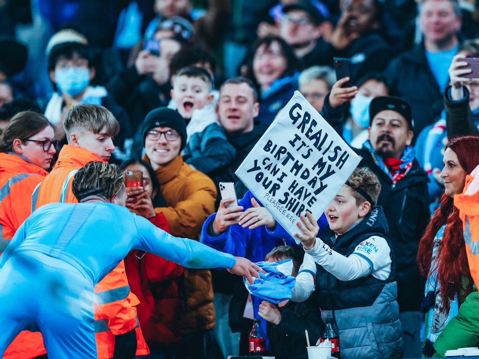 官方：巴萨小将达维奇加盟斯图加特，巴萨保留二转分成+优先购买权.