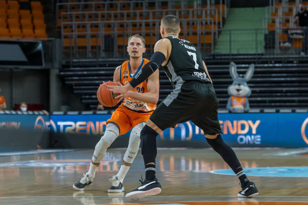 还在轻松愉 还在轻松愉